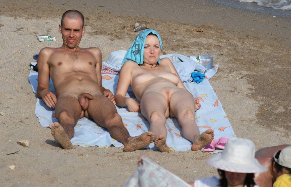 Зрелые пары на нудистком пляже