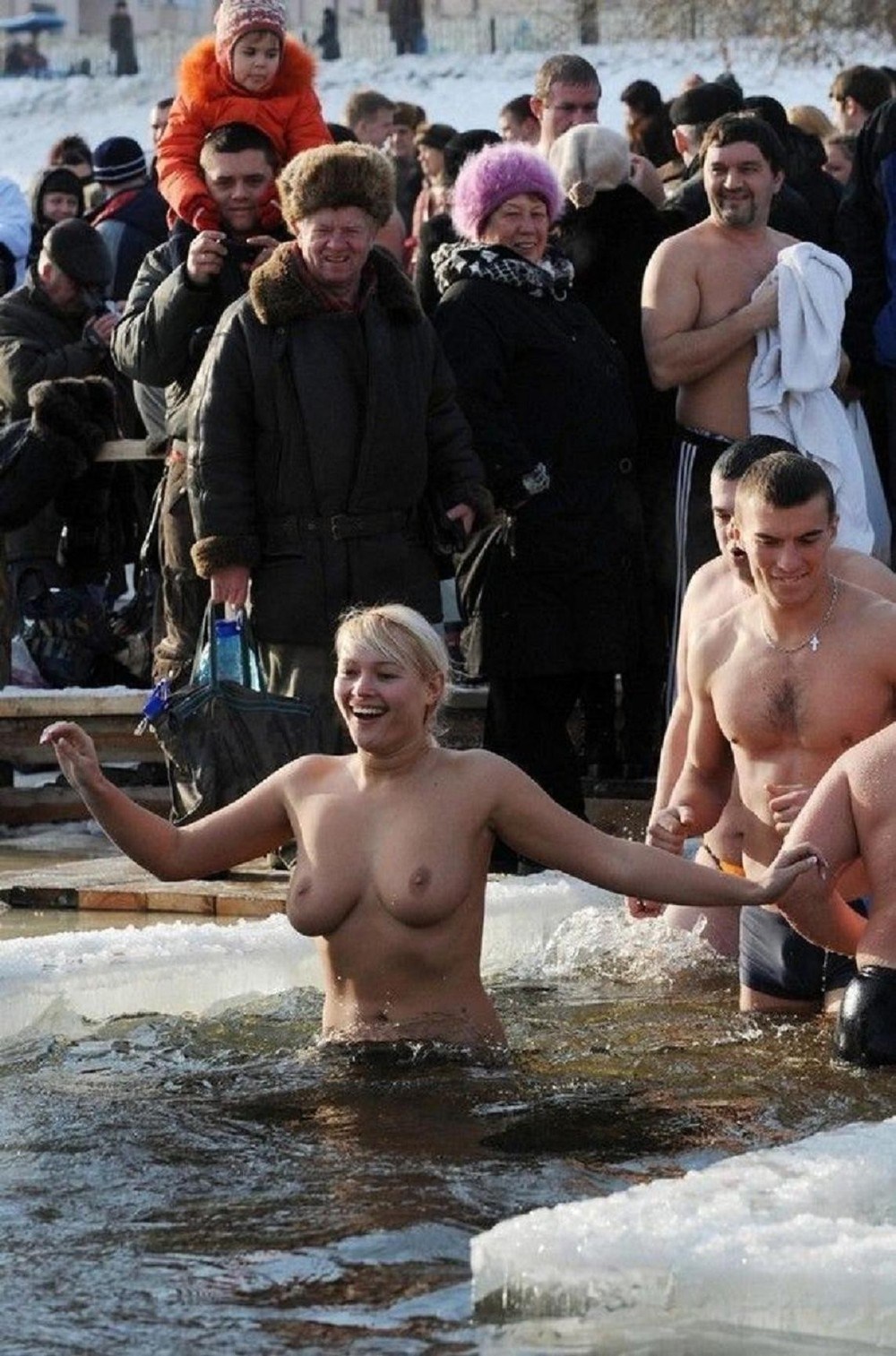 Голые купания на крещение