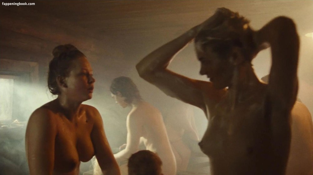 Голая Каролин Дюсе в фильме "романс х", 1999 гиф