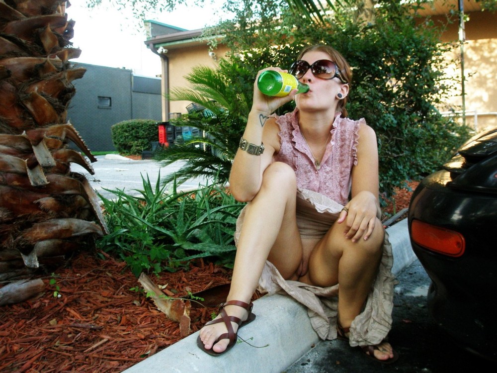 Женщины на даче без трусиков