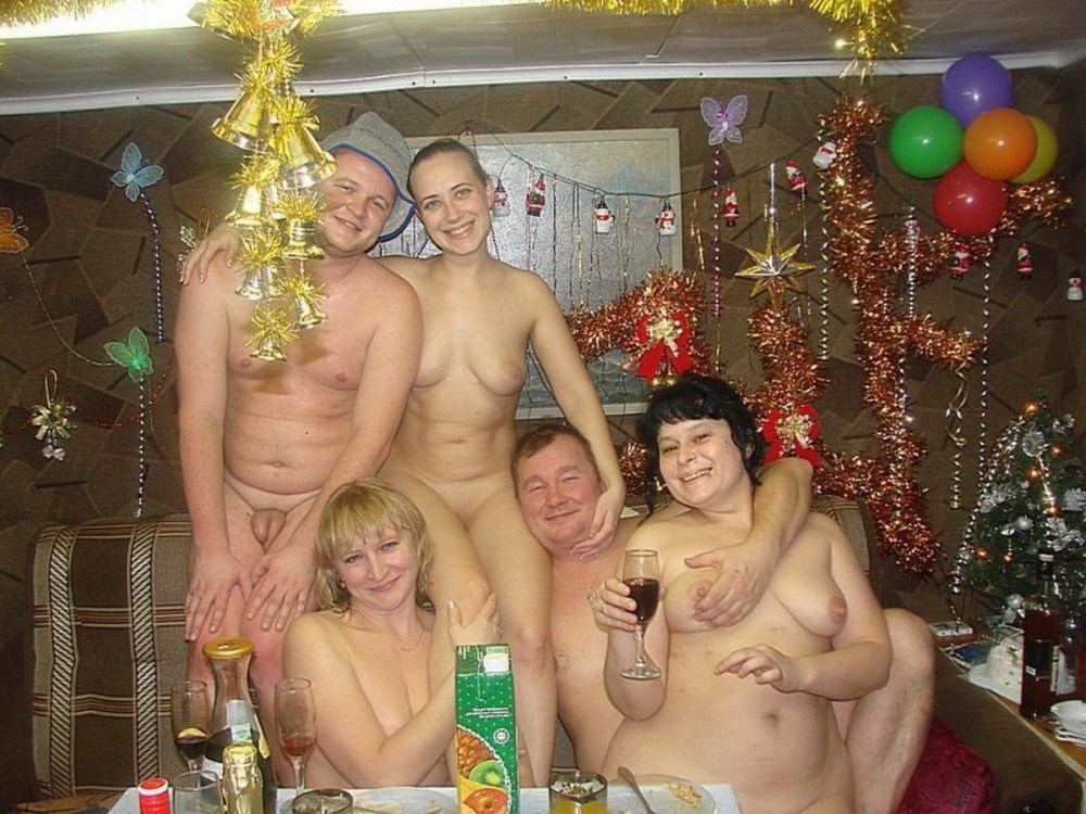 Несколько голых женщин