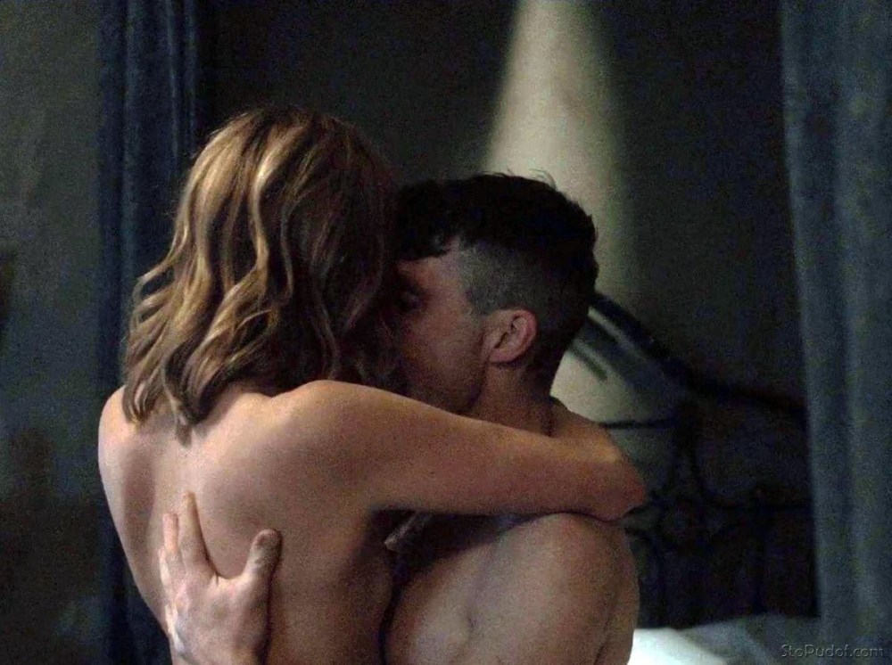 Аннабелль Уоллис sex Scene