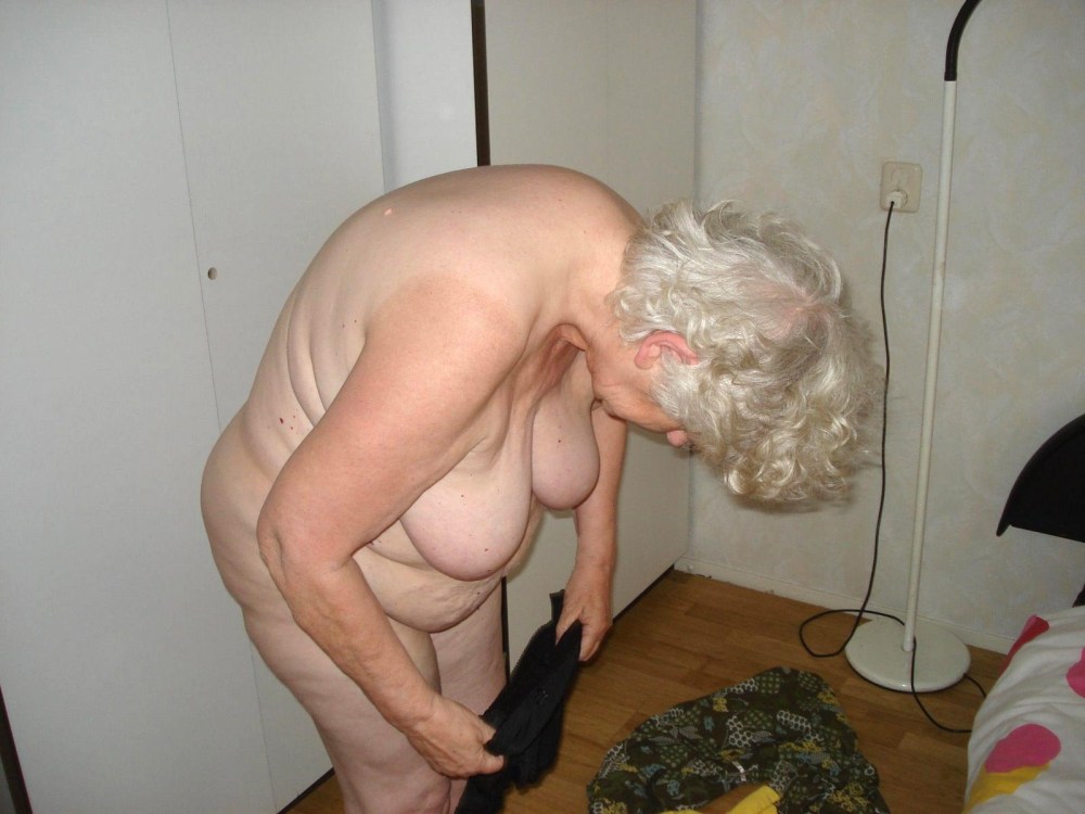 Пьяные пожилые старухи