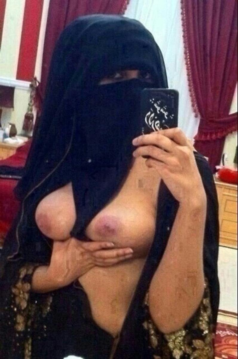 Aaliyah Hadid хиджаб служанка