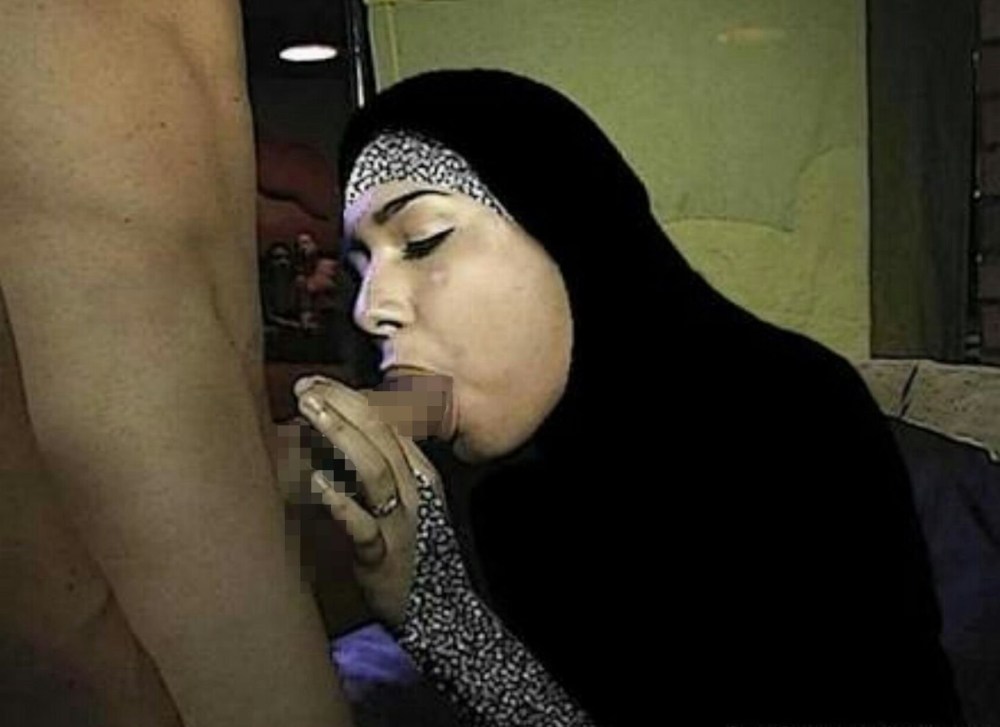 Aaliyah Hadid в хиджабе голая