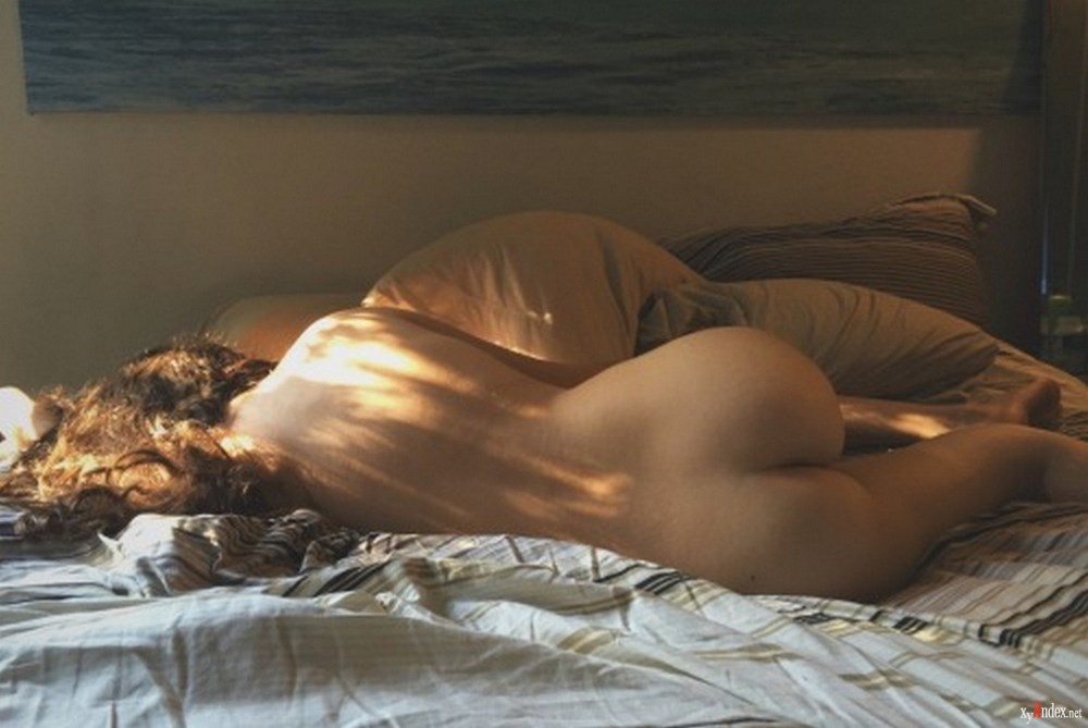 Эротическая фотосессия в простыне