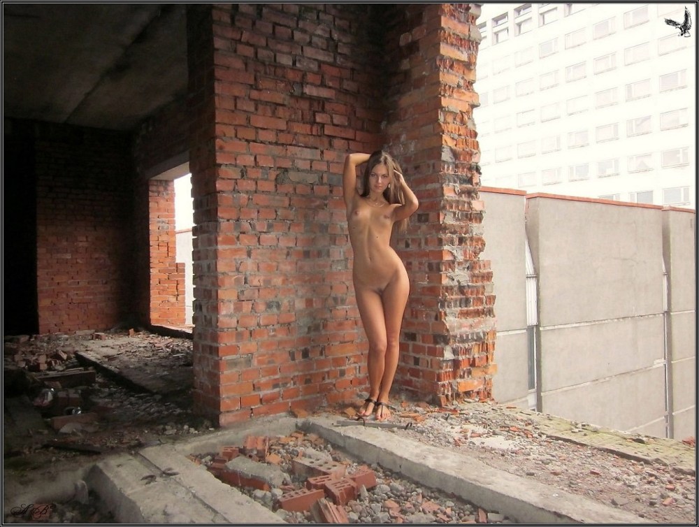 Эротическая фотосессия на стройке