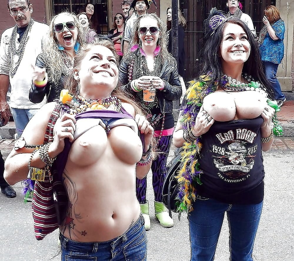 Mardi gras девушки