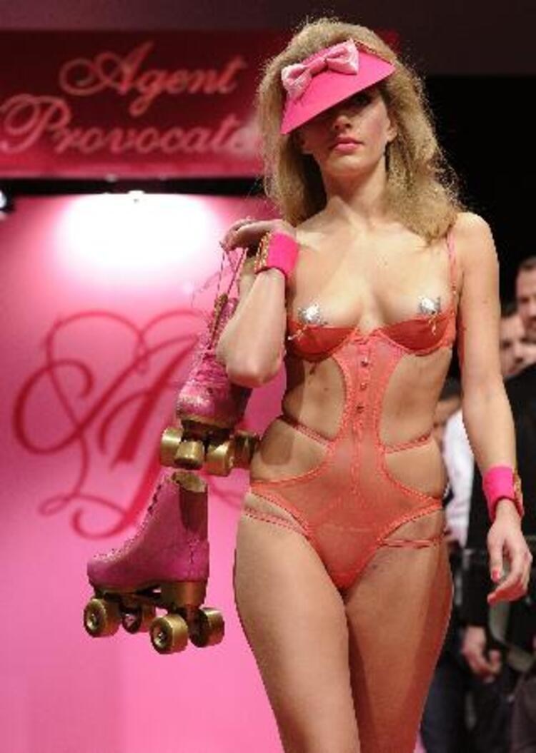 Показ моды agent Provocateur