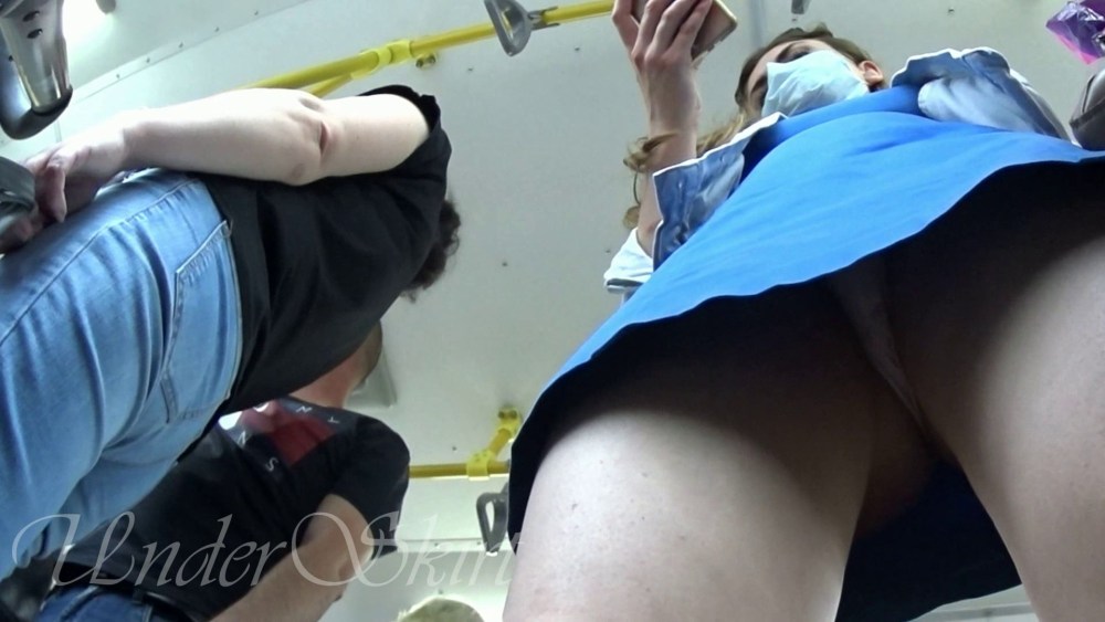 Девушки без трусиков в поезде