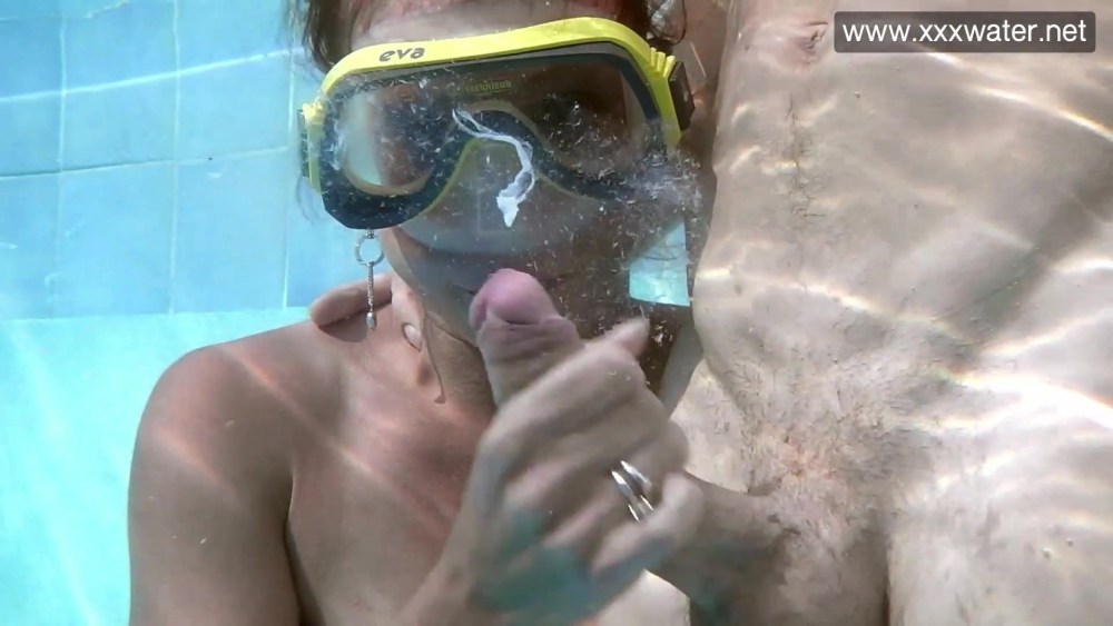 Perfect Underwater blowjob by hot teen Minnie