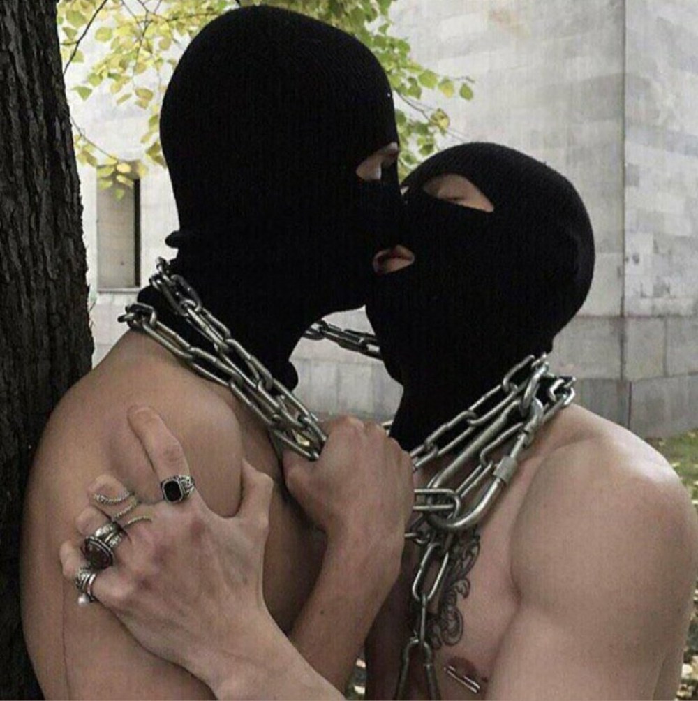 Два мужика в Балаклаве ебутся