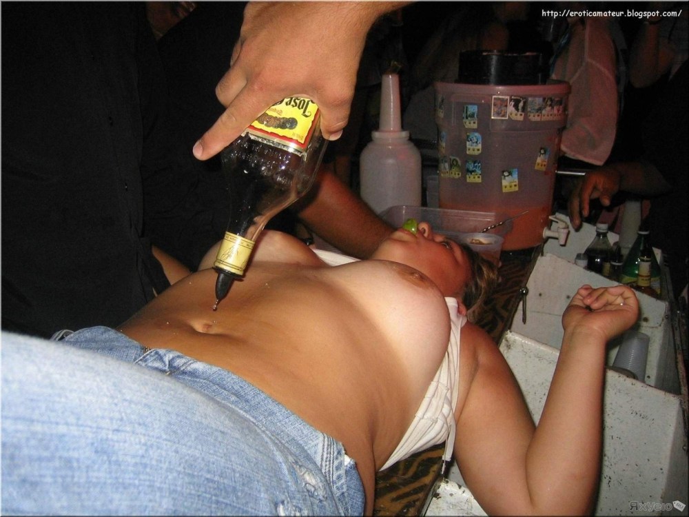 Пьяная женщина себе не